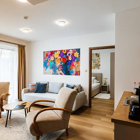 Kqc Boutique Apartahotel 4*